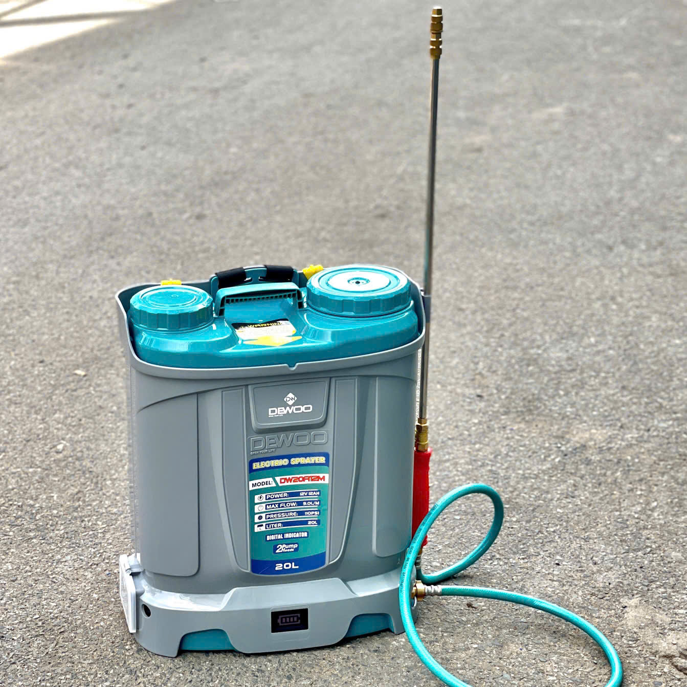 Bình phun thuốc (2 bơm, có đảo thuốc) DEWOO DW20A8M, 20 Lít